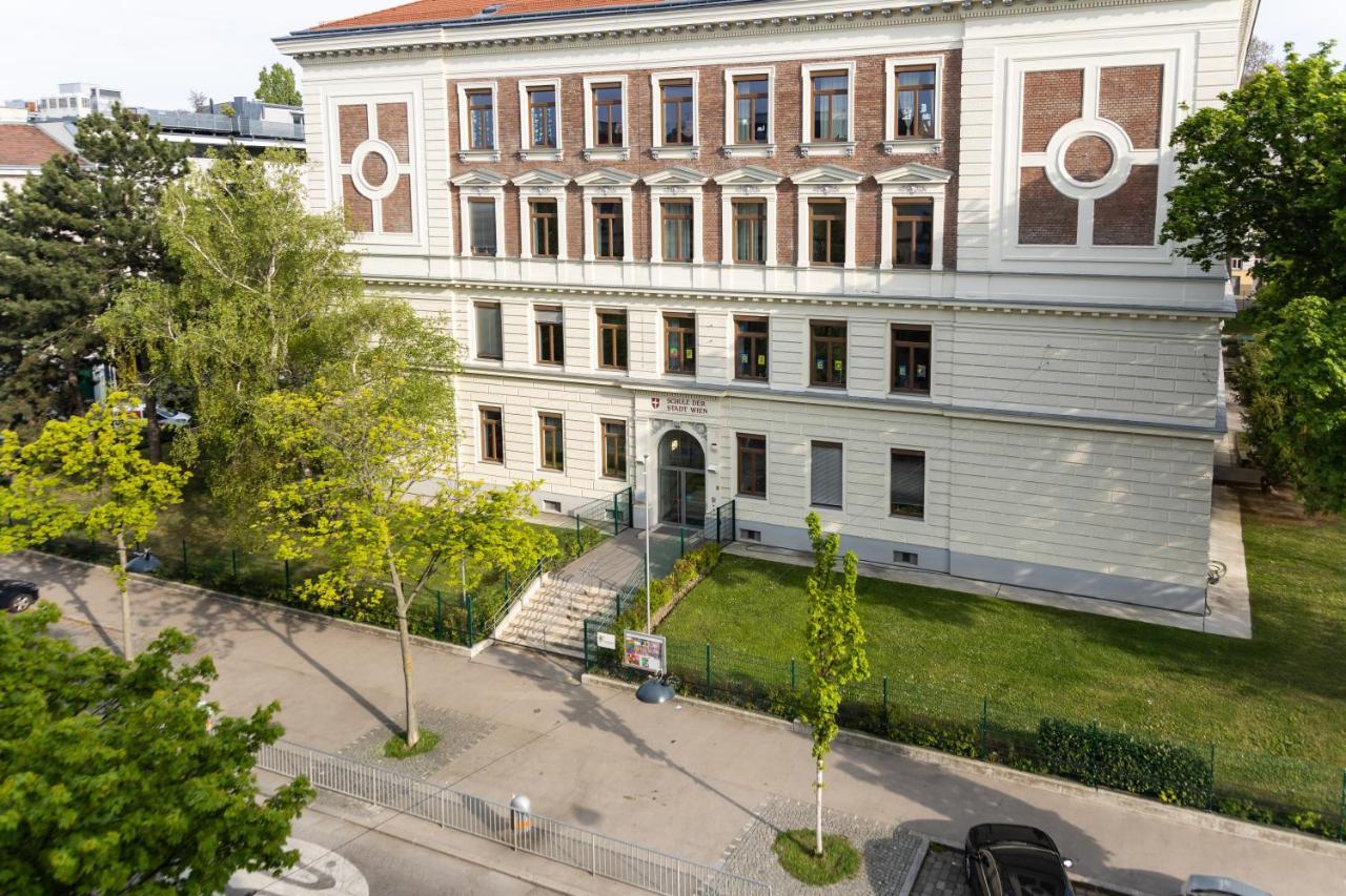 Moonlight Apartment With Porch Near Schoenbrunn And Westbahnhof Viena Exterior foto