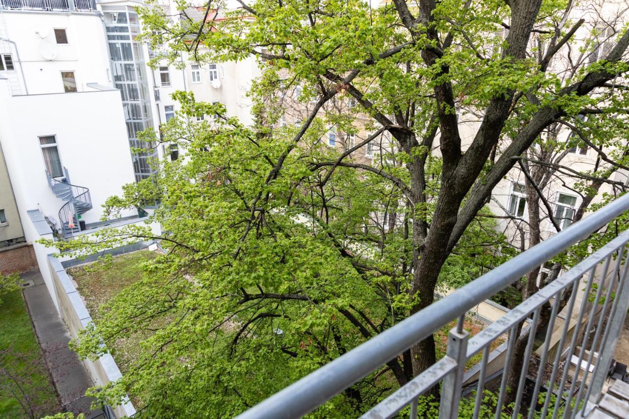 Moonlight Apartment With Porch Near Schoenbrunn And Westbahnhof Viena Exterior foto